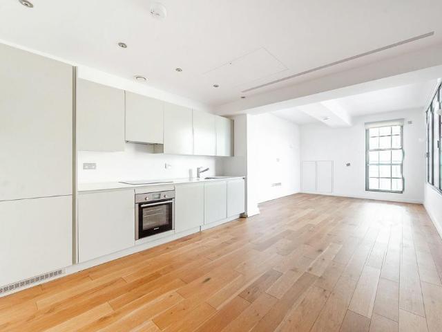 Flat for rent in London Borough of Ealing, Perivale
