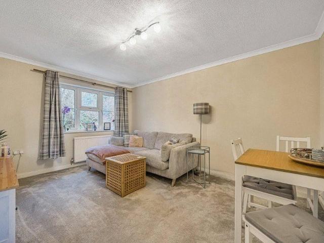 Apartment for rent in Shinfield