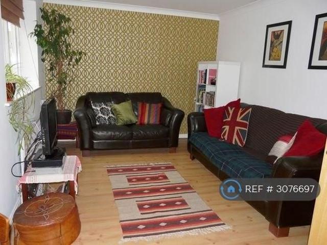 Apartment for rent in East Wick, Greater London