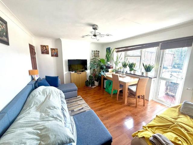 Apartment for rent in Clayhall, Greater London