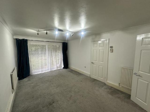 Apartment for rent in Woodhall Farm, Pouchen End