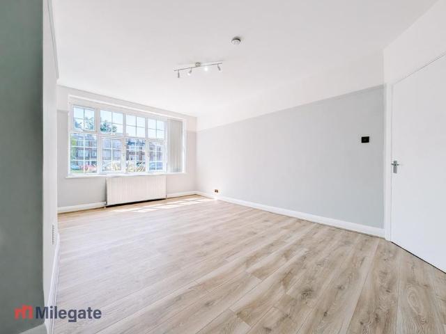 Apartment for rent in The Wrythe, Greater London