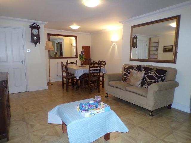 Apartment for rent in Roselands, Eastbourne
