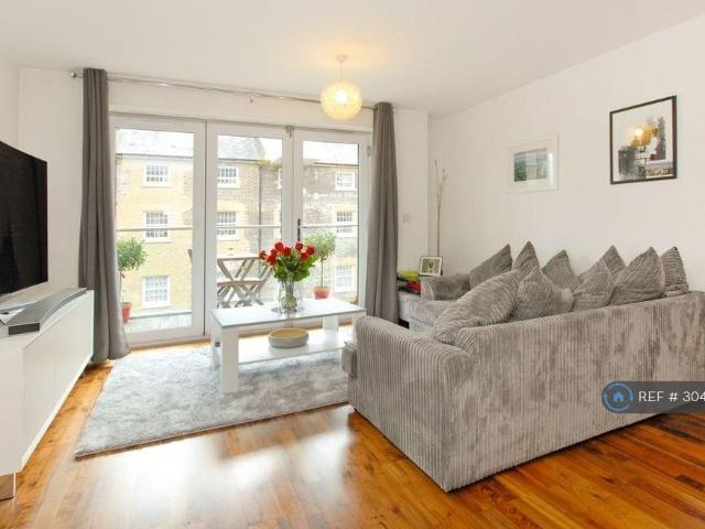 Apartment for rent in New Denham, Denham