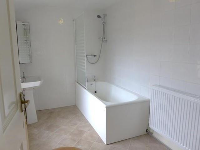 Flat for rent in Charlesworth, East Midlands