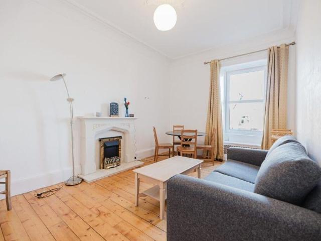 Apartment for rent in Hillside, Leith