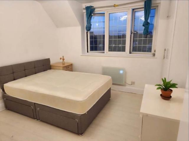 Flat for rent in London Borough of Hounslow, Heston