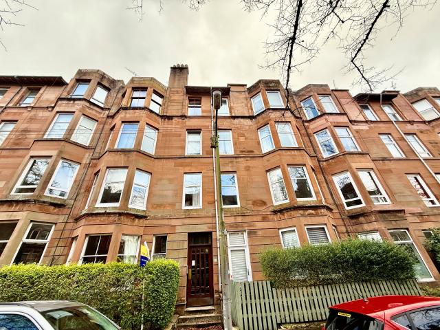 Apartment for rent in Shawmoss, Langside