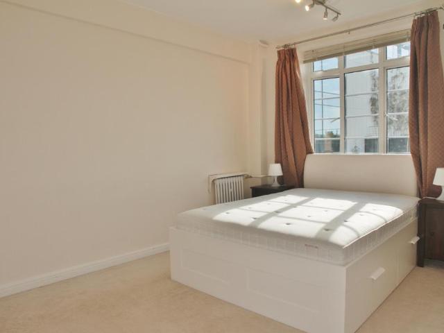 Flat for rent in Brook Green, Greater London