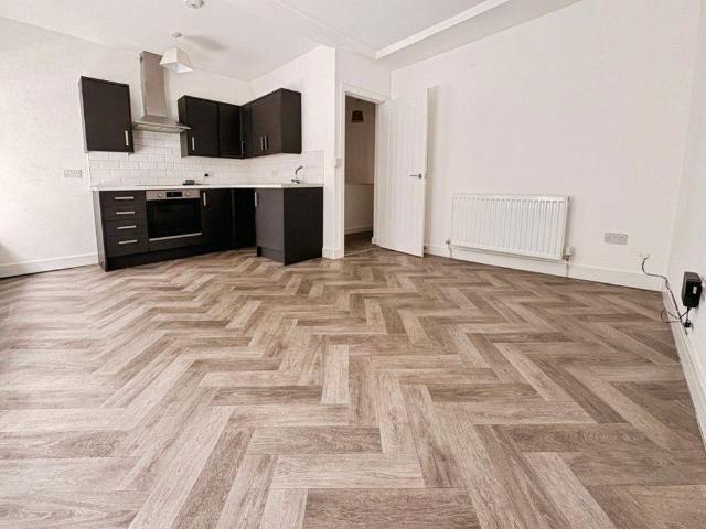 Apartment for rent in Briton Ferry, Wales