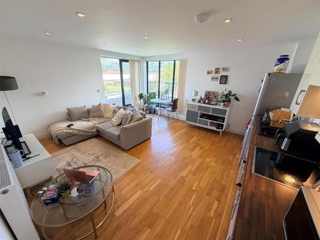 Apartment for rent in Whaddon, Golden Valley