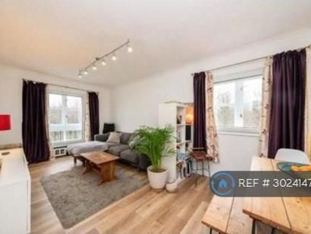 Apartment for rent in Ashlyns Estate, Pouchen End