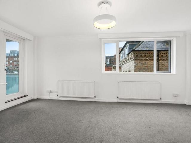 Apartment for rent in Aldrington