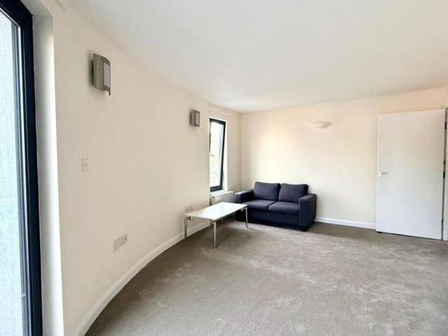 Apartment for rent in Woodford Bridge, Greater London