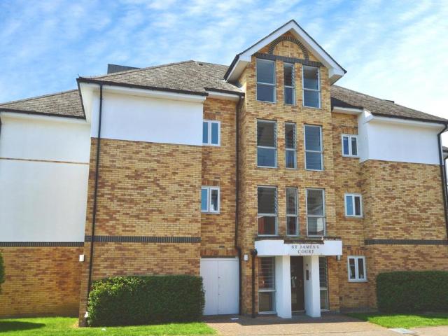 Flat for rent in St Albans, Five Acres