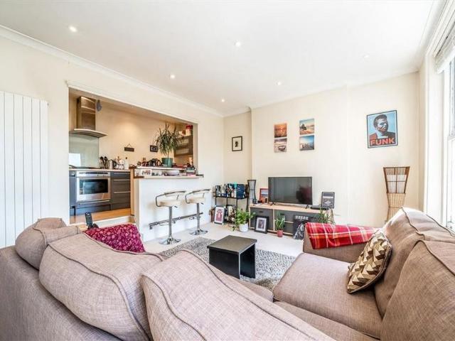 Apartment for rent in Hampton Hill, Greater London