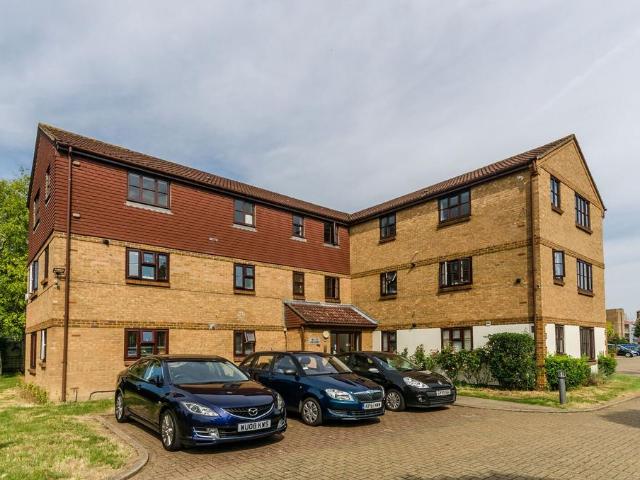 Flat for rent in London Borough of Merton, Collier's Wood