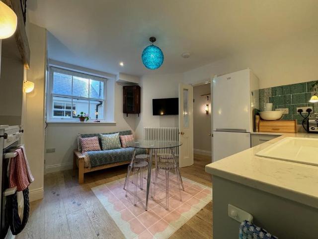 Apartment for rent in Queen's Park, Brighton