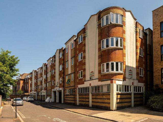 Flat for rent in Camberwell, Greater London