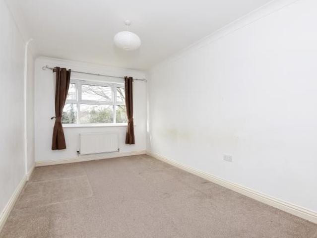 Apartment for rent in Blackhills, Surrey