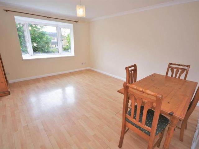 Apartment for rent in London Borough of Merton, Collier's Wood