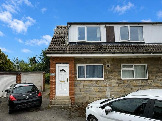 Flat for rent in Holt Park, West Yorkshire