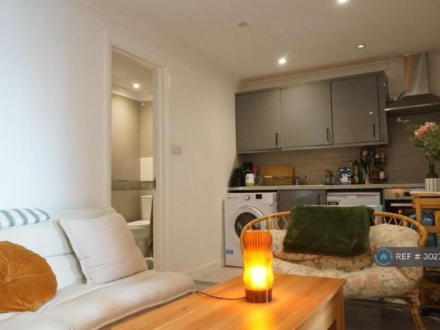 Apartment for rent in Brunswick, Brighton
