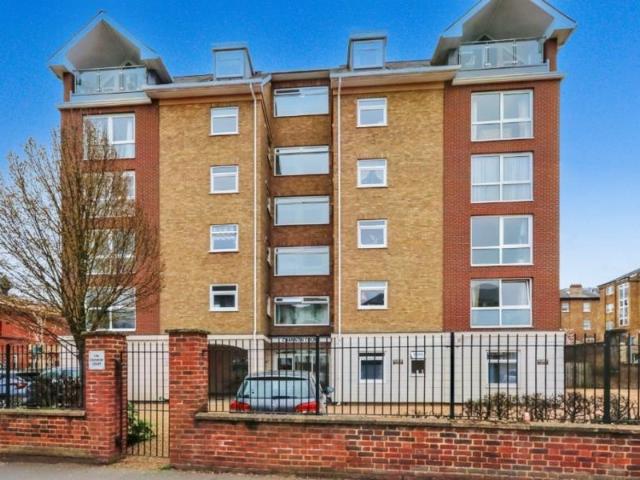 Flat for rent in Surbiton, Greater London