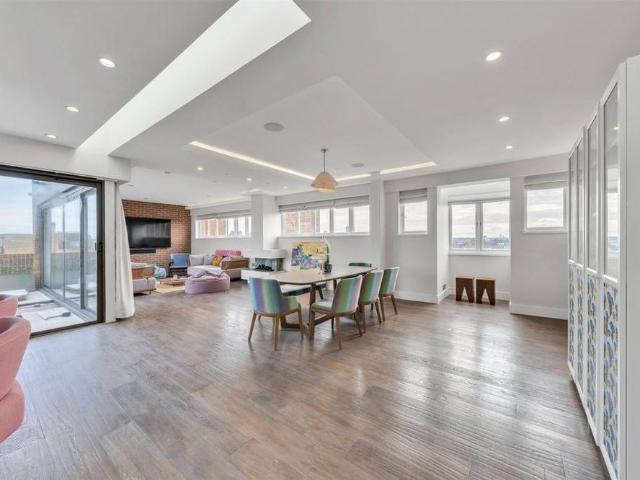 Apartment for rent in Brompton, Greater London