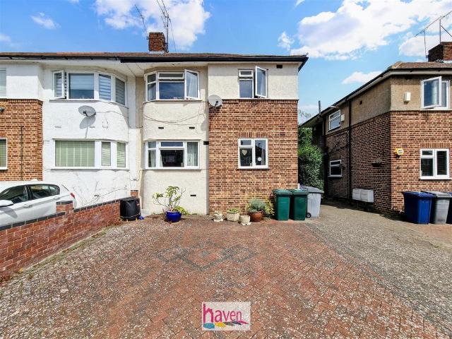 Flat for rent in East Barnet, Greater London