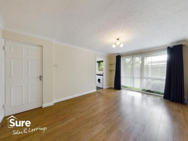 Apartment for rent in Woodhall Farm, Pouchen End