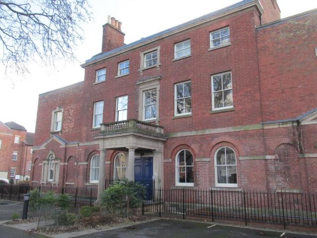 Flat for rent in Cherry Orchard, Frankwell