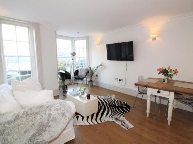 Apartment for rent in Broadwater Down, Sandown Park