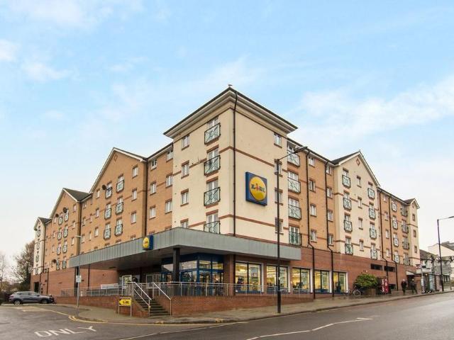 Apartment for rent in London Borough of Ealing, Greenford