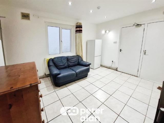 Apartment for rent in Nangreaves, Wales