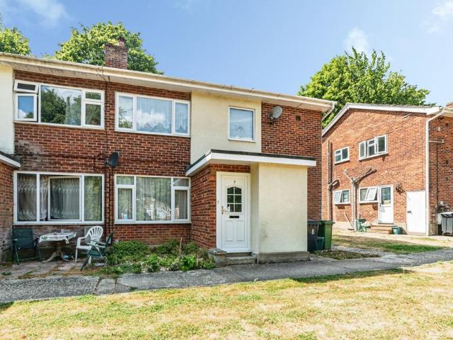 Flat for rent in Enborne, West Berkshire