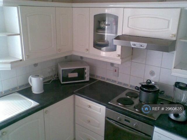 Flat for rent in Castlehead, Glenburn