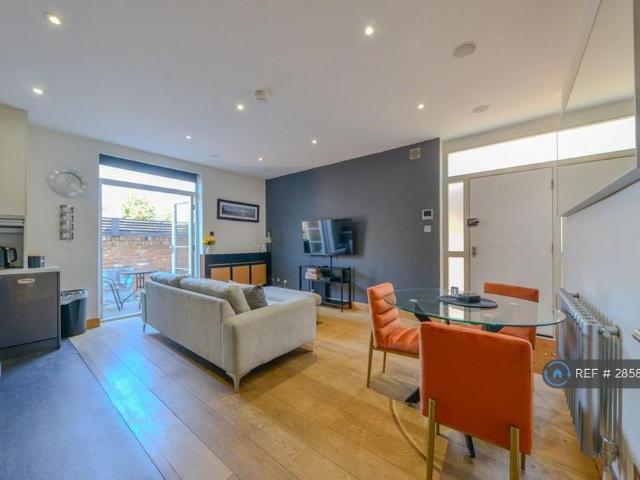 Apartment for rent in St Albans, Five Acres