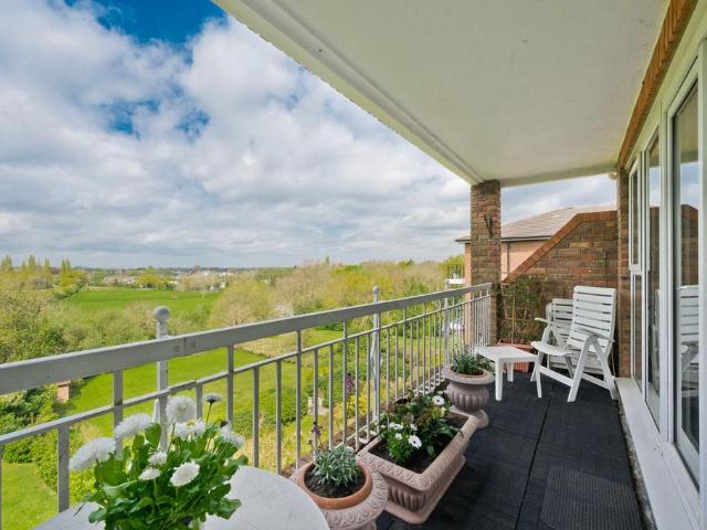 Flat for rent in Blackhills, Surrey