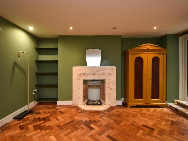 Flat for rent in West Marina, Guestling Green