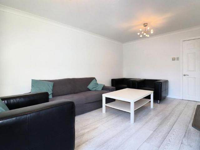 Apartment for rent in London Borough of Hounslow, Greater London