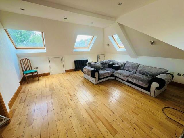 Apartment for rent in Woodside Park, Greater London