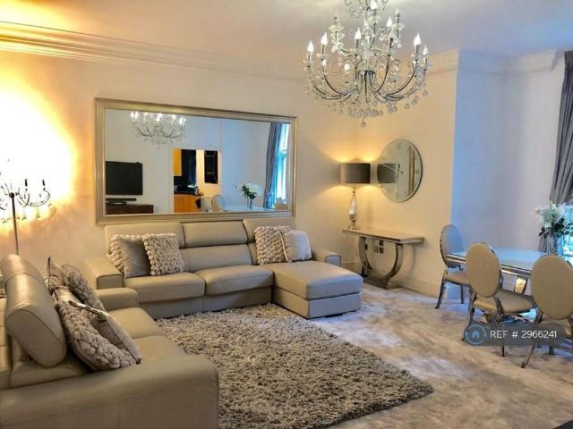 Apartment for rent in Clayhall, Greater London