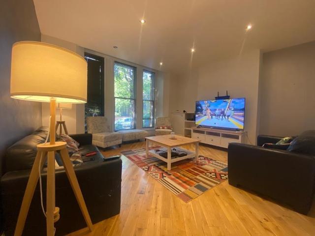 Flat for rent in Calderstones