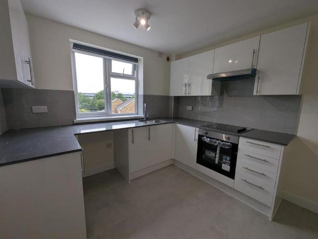 Apartment for rent in Heol-las, Surrey