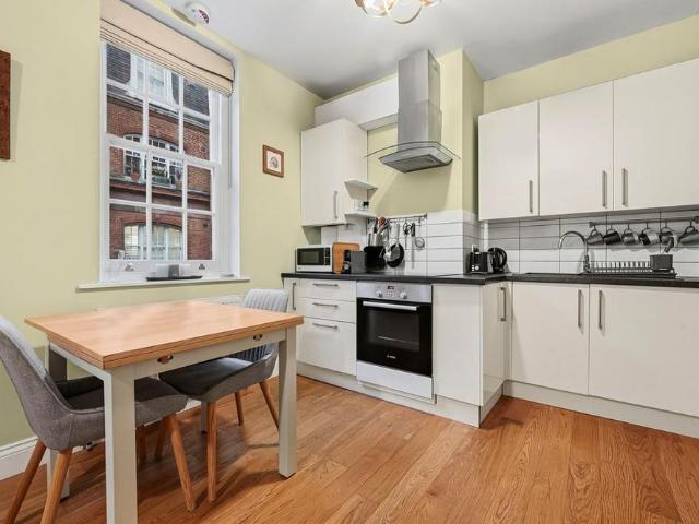 Apartment for rent in Saint Giles, Bloomsbury
