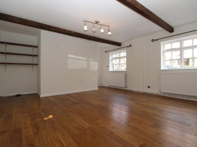 Apartment for rent in Jubilee Industrial Centre, King's Walden