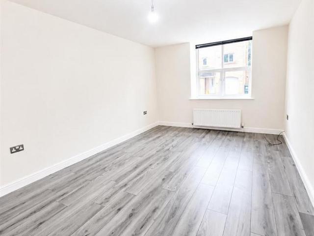 Apartment for rent in Longwood, West Yorkshire