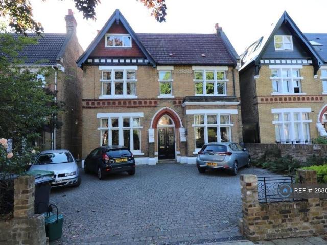 Flat for rent in London Borough of Ealing, Park Royal