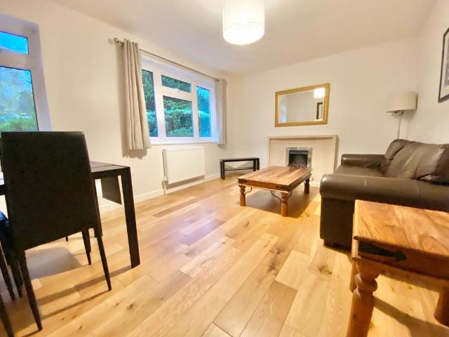 Flat for rent in Woodside Park, Greater London
